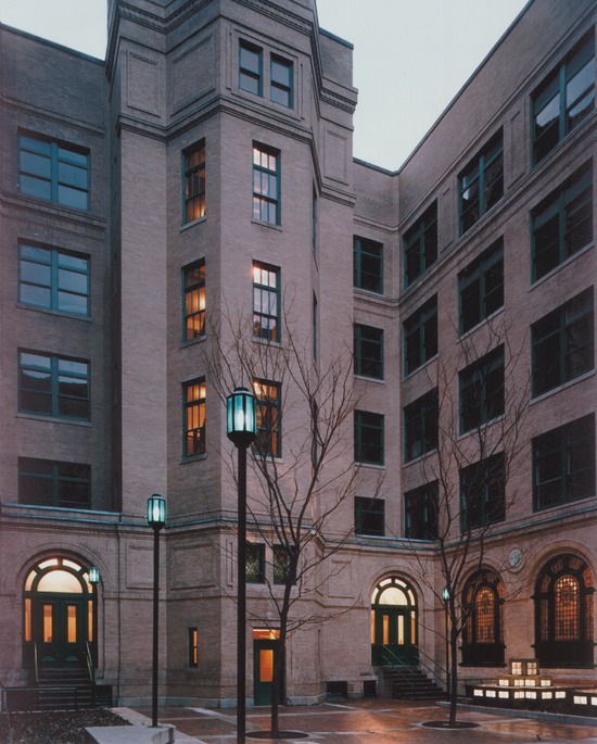 1409 RHS courtyard 4:300